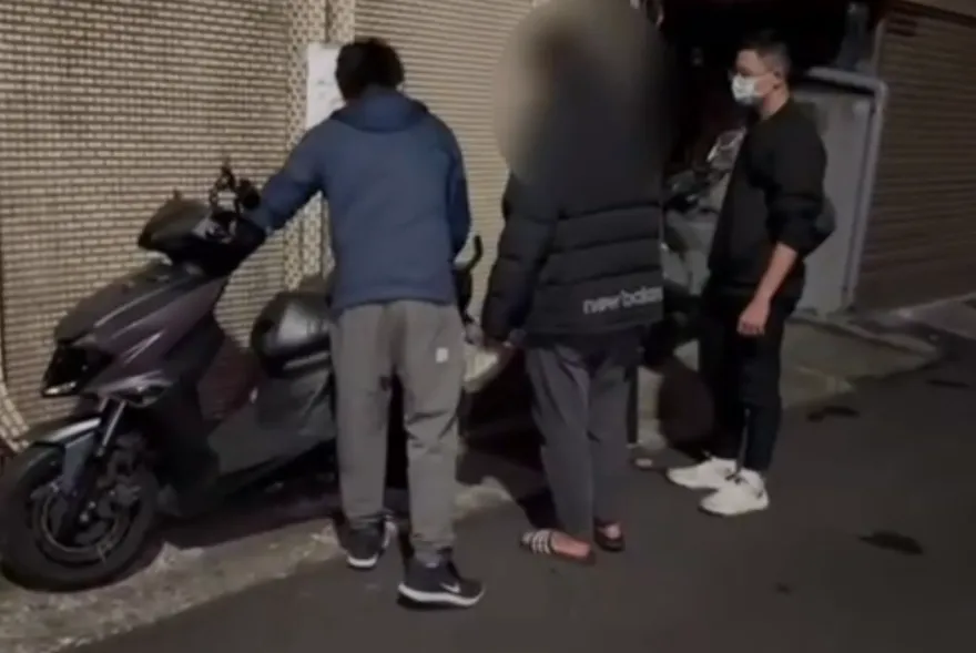 【影】離職員工金錢糾紛　新竹巨城商圈髮廊遭開4槍