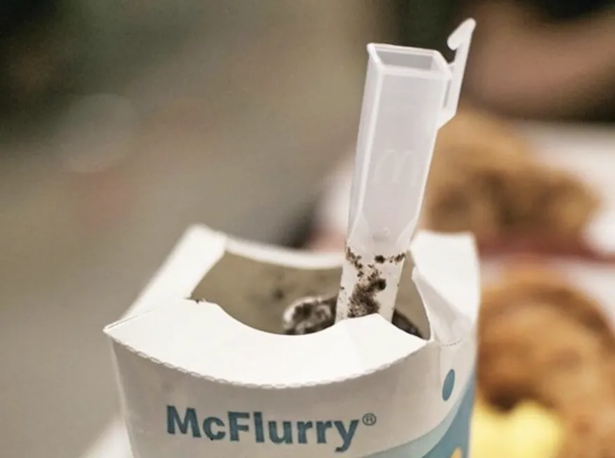 時代的眼淚！英國冰炫風湯匙下架　全面改為紙餐具