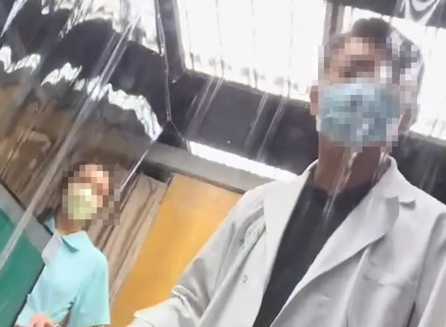 扯！母帶10歲女皮膚科名醫看診　醫生診間暴怒喊：我是全台北最屌的醫師！