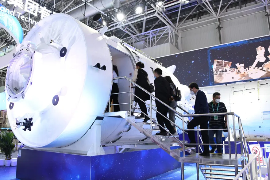 【影】珠海航展/太空中可自製優格！陸太空站1∶1展示艙「太空之家」細節曝光