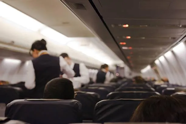 搭飛機「狂用手機」…台灣YouTuber遭爆說謊騙空服！驚人細節全遭掀