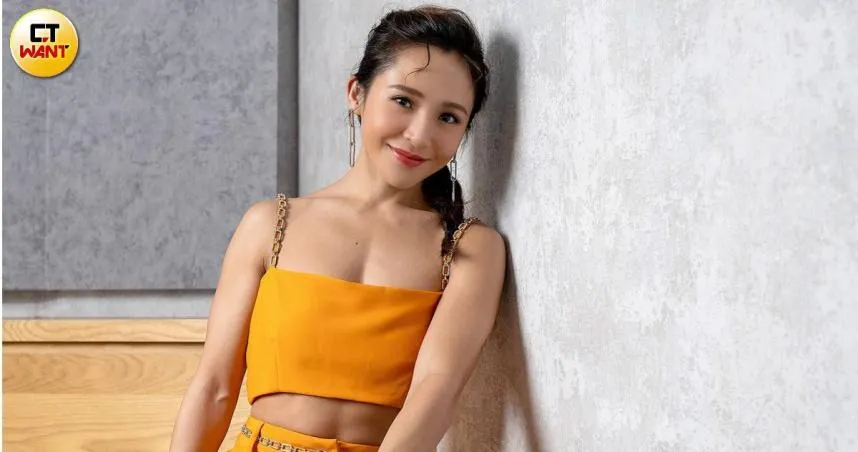 體脂僅16％！梁文音為翹臀「砸10萬造健身房」　超性感「川字腹肌」大方露