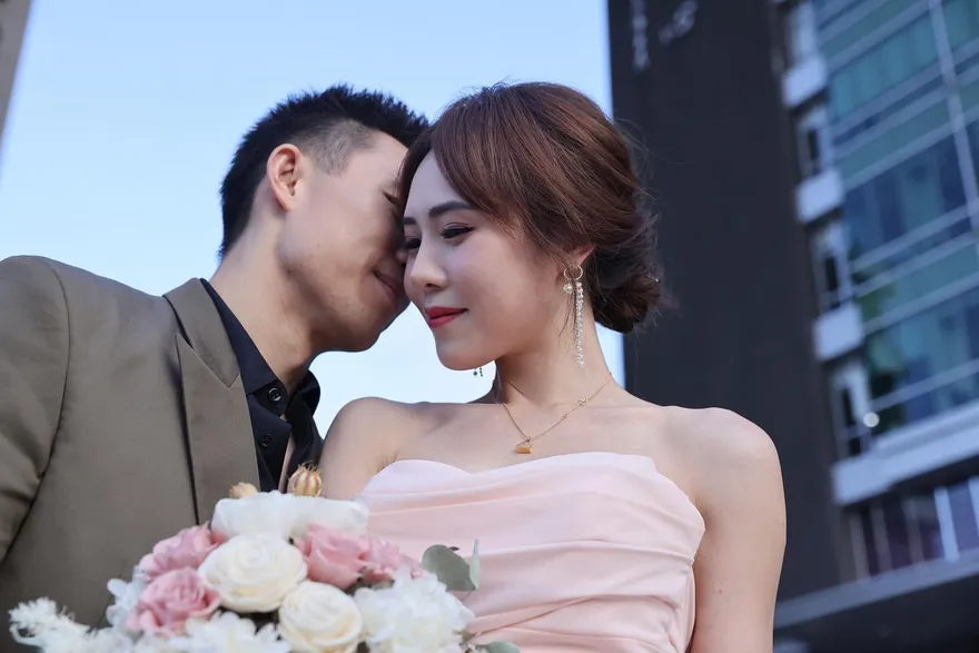 「單身9年」吳申梅宣布結婚！光棍節無預警曝喜訊　一整排「藍勾勾」全嚇壞