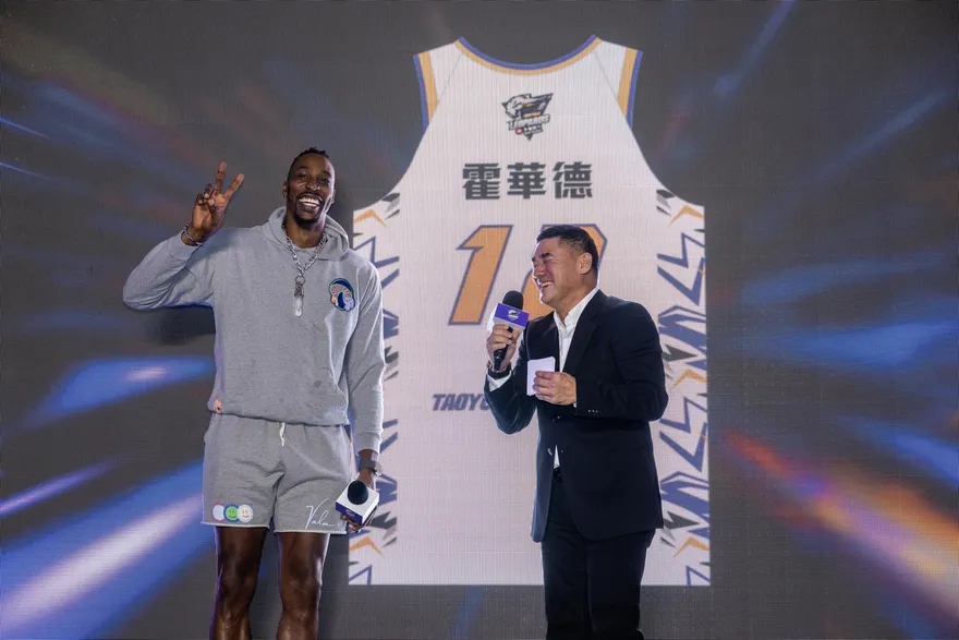 抵台隔天驚喜現身速食店　魔獸親切打招呼～秒電暈女高中生