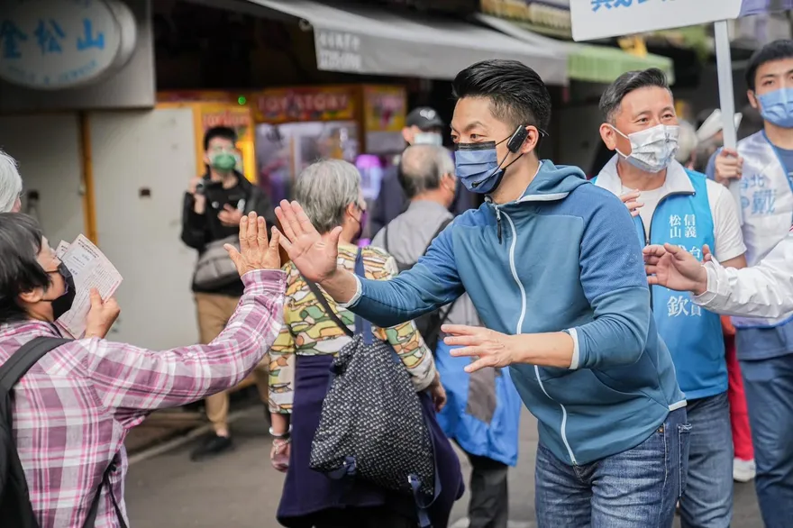 台北市長選戰最後階段　蔣萬安將打「夫人牌」爭取選民支持
