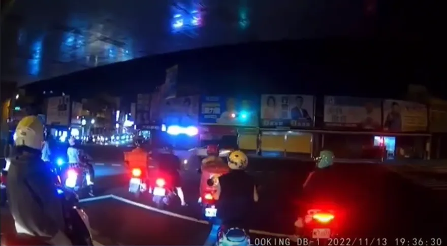 【影】蘇貞昌車隊交管等太久！台中用路人集體長鳴喇叭「致敬」