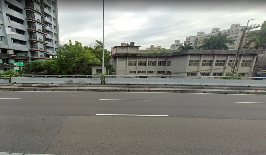 快訊/嚇！新北市新店秀朗橋驚見無名男屍！　仍不知是誰