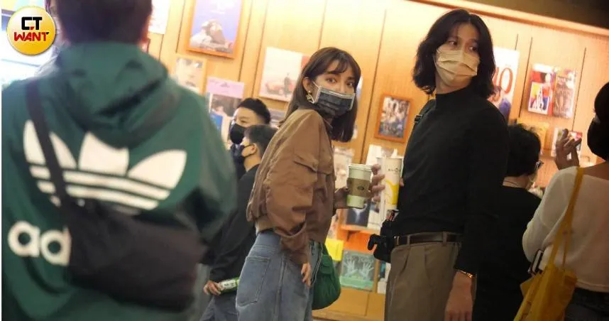 林瑞陽愛子❤柴智屏女兒約會ing！大方給拍：可以直接來問　「全程十指緊扣」甜蜜畫面曝