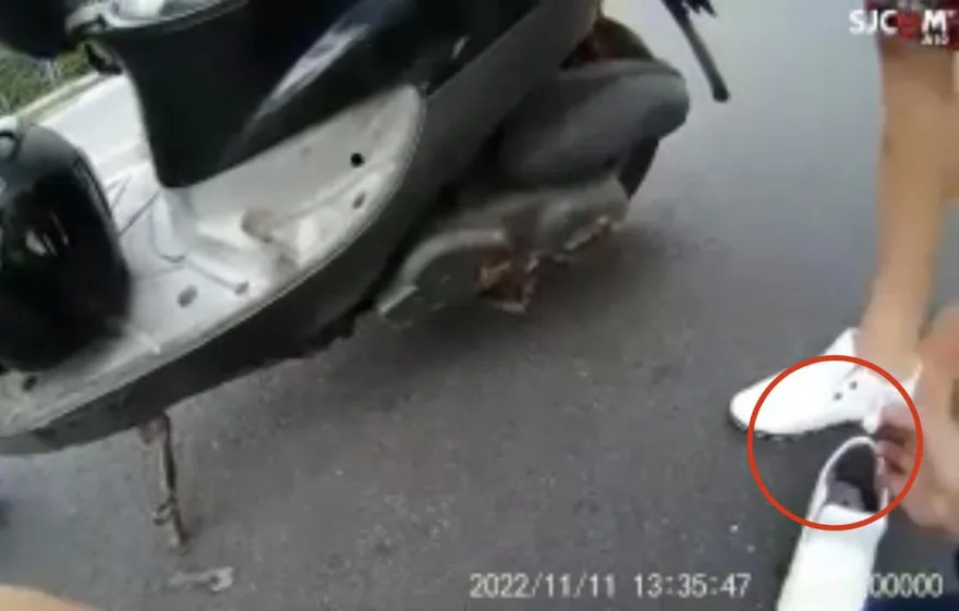 【影】男子騎失竊車遇警盤查　裝鎮定被找到「鞋底一包白白的」