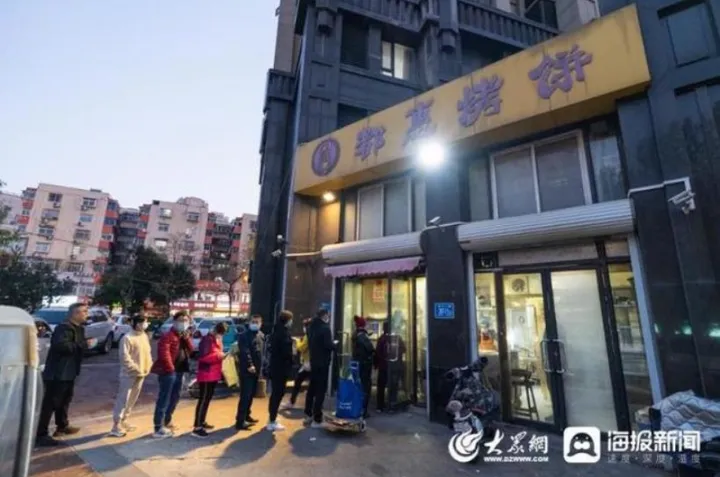 賣燒餅月薪5.3萬元？條件「大學畢業」！陸29年老店徵才啟事火了