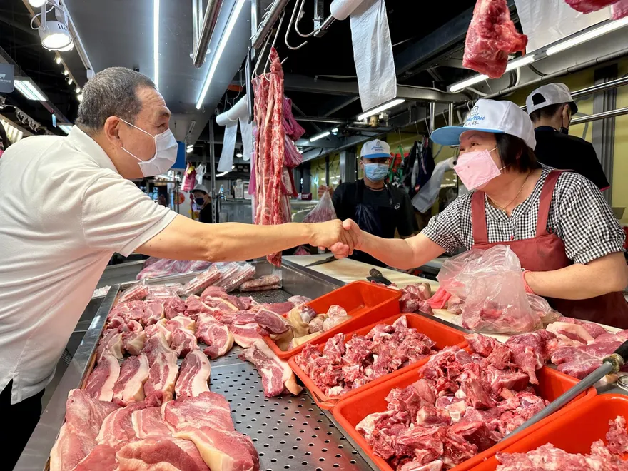 掃市場拜票就像回家！侯市長2因素拚市場改建