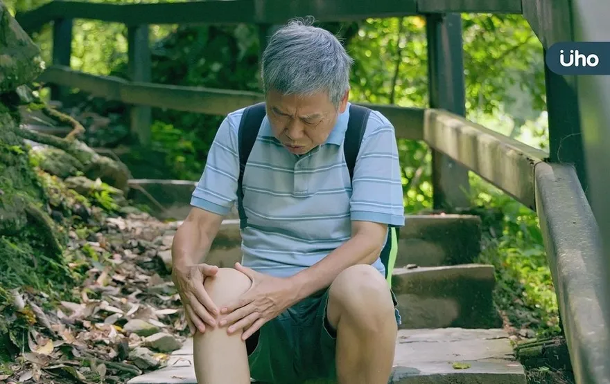 運動讓膝蓋疼痛？中醫：重點在先熱身，針灸「4穴位」疏通經絡