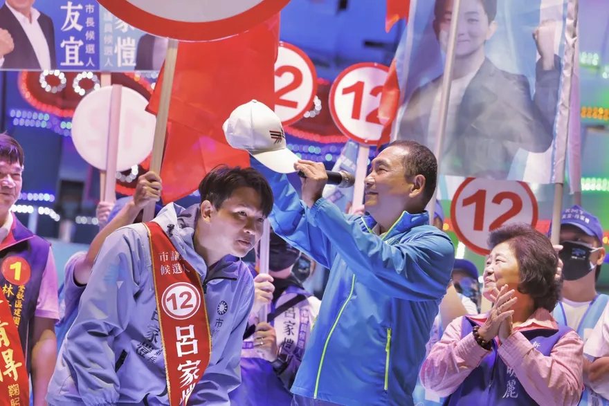 選情告急！侯友宜合體藍營2大咖「幫他站台」這一幕太感人