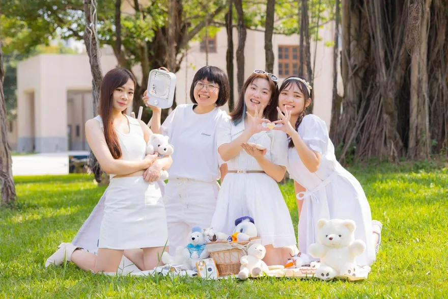 錯過就沒了！新北耶誕城「白色派對」週末登場　夢幻野餐、雪花飄落超浪漫