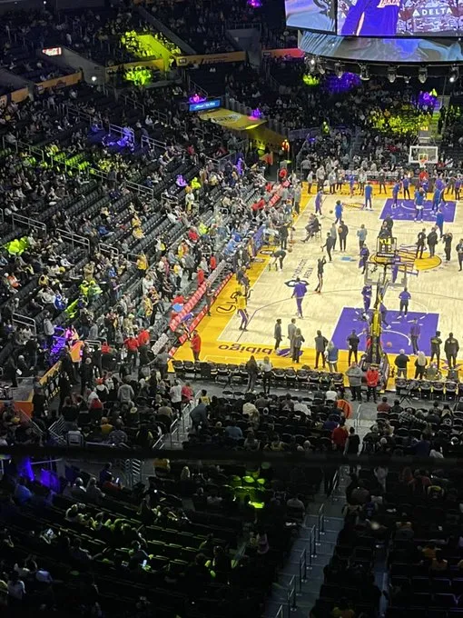 詹皇賽前臨時宣布繼續休兵　1張圖曝湖人球迷多不給面子