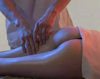 推拿師替女客刮痧竟在旁「手沖」　害她蜜臀遭殃攏係「嘉明的味道」