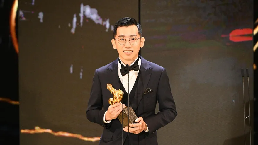 金馬59/大馬導演首次提名就奪「最佳原著劇本」！他上台嚇傻吐：頒錯了吧？