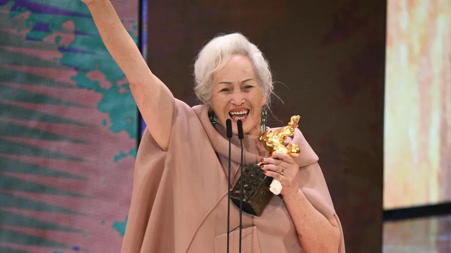 金馬59/《哈勇家》73歲林詹珍妹第1次演戲「奪最佳女配」！她抱獎秒驚呼：好重哦