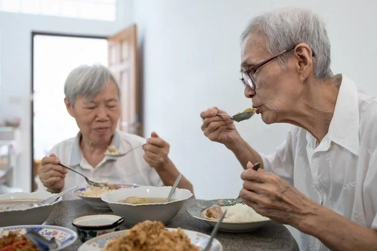 長輩「肌少症」竟因喝粥？ 營養師推「豆漿煮粥」吞嚥不易嗆、補充蛋白質！