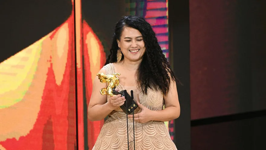 金馬59/《哈勇家》奪「最佳導演」！她霸氣喊「我們不是競爭對手」真實心聲引掌聲雷動