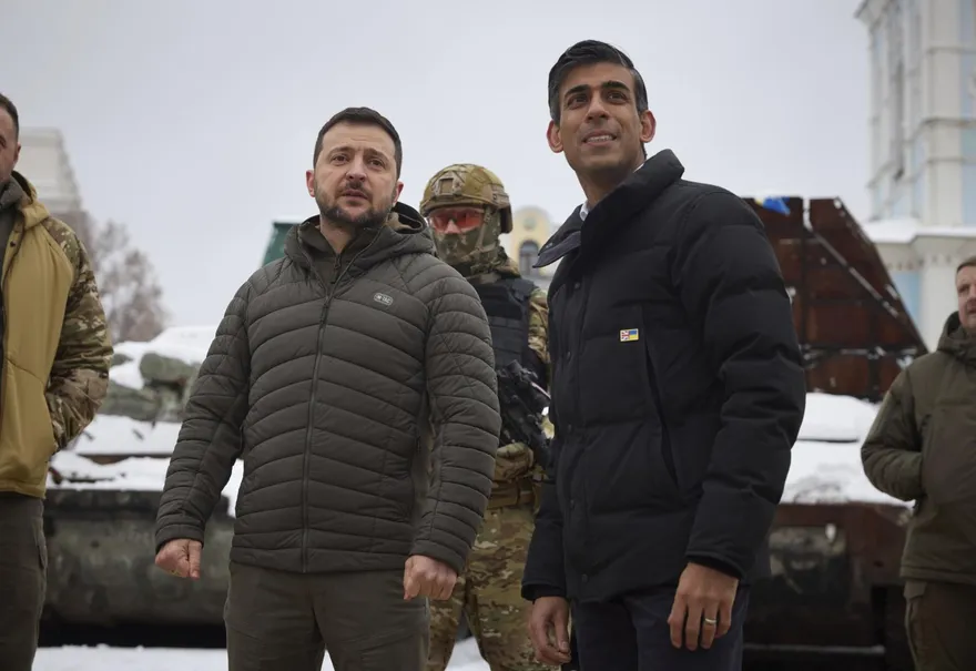 【影】英相蘇納克首訪基輔　強調支持烏克蘭直到獲勝