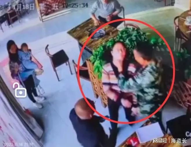 【影】「不交錢不走」囂張影片曝光！掐脖、狠摔地…4男暴力催收9000元清潔費　餐館夫妻慘遭暴打在地