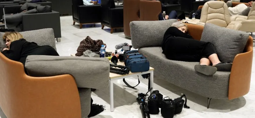 馬拉松談判一場空？COP27閉幕各國領袖沮喪、場外記者等到睡著