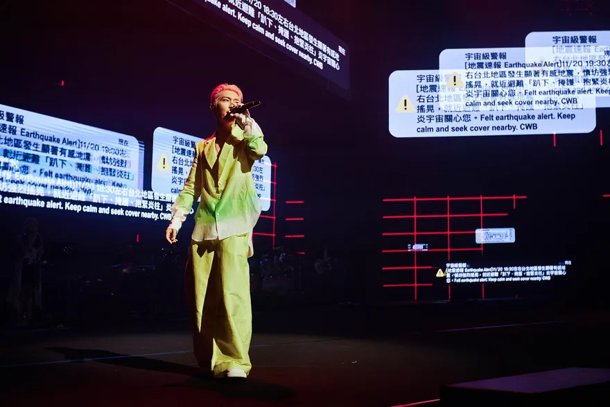 炎亞綸無預警喊「乾脆我出來選總統」親揭內幕！開唱到一半「突響地震警報」全場嚇歪