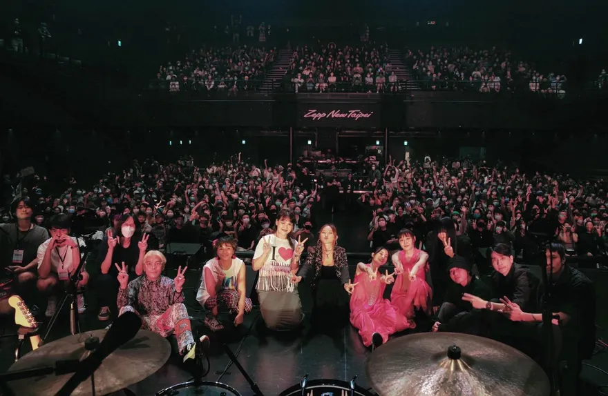 金音獎最佳新人LÜCY領軍！驚喜合體「日、泰仙女歌手」　她大秀「超可愛中文」全場嗨翻