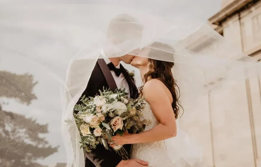 收到前任喜帖！她怨新娘「奪走幸福」…遭網批創作文？