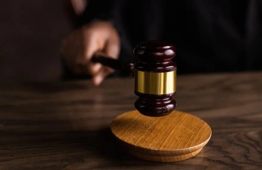 噁男抹精在女子頭上罰不怕！搭火車又對她「尻槍」…這下慘了