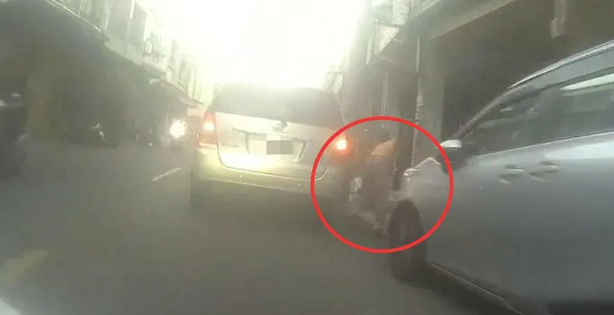 撞人拒停太囂張！女騎士狂追百米仗義攔車　助警逮捕酒駕肇逃男