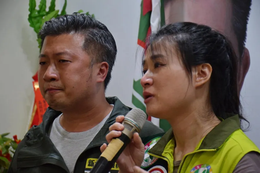 【影】候選人的辛苦「她」最知道！　新北市議員候選人張志豪正妹老婆哭了