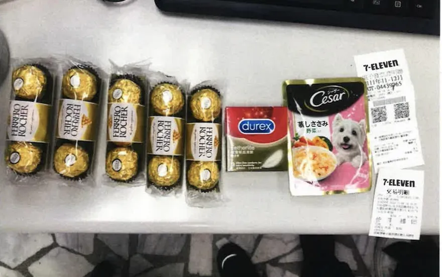 結局超展開！美女業代收到外送員4度送禮　最後送狗食與「套套」把她嚇壞