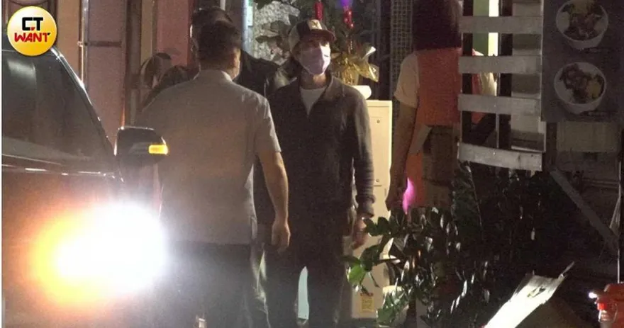 王力宏久違現身！　富邦蔡家揪林志玲黑范夫妻聚餐慶「雙喜」