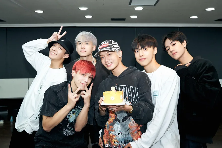 Ozone赴韓工作！遇媒體大陣仗接機　一秒切換工作模式