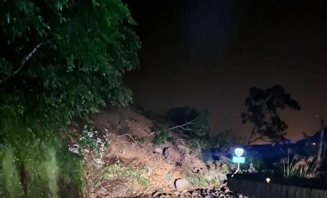 台7線97K上邊坡坍方…雙向阻斷！將延至下午5時搶通　現場畫面曝光