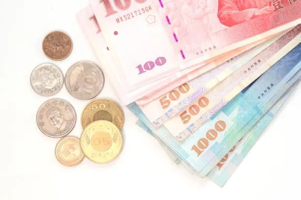 屬狗桃花旺、屬雞有望加薪！「這生肖」恐破財　6生肖12月運勢出爐