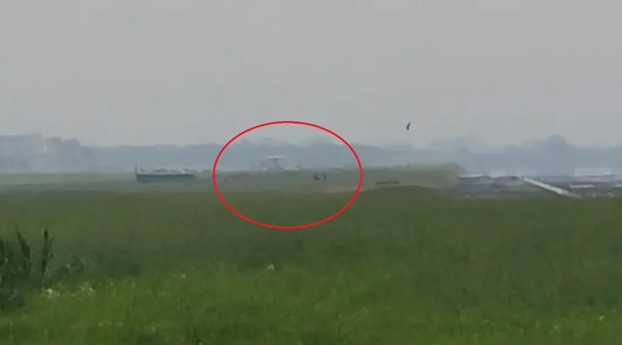 空軍E-2K機早出過事？受損嚴重「斥資上億」送回原廠　25年後再度「滑壘」降落