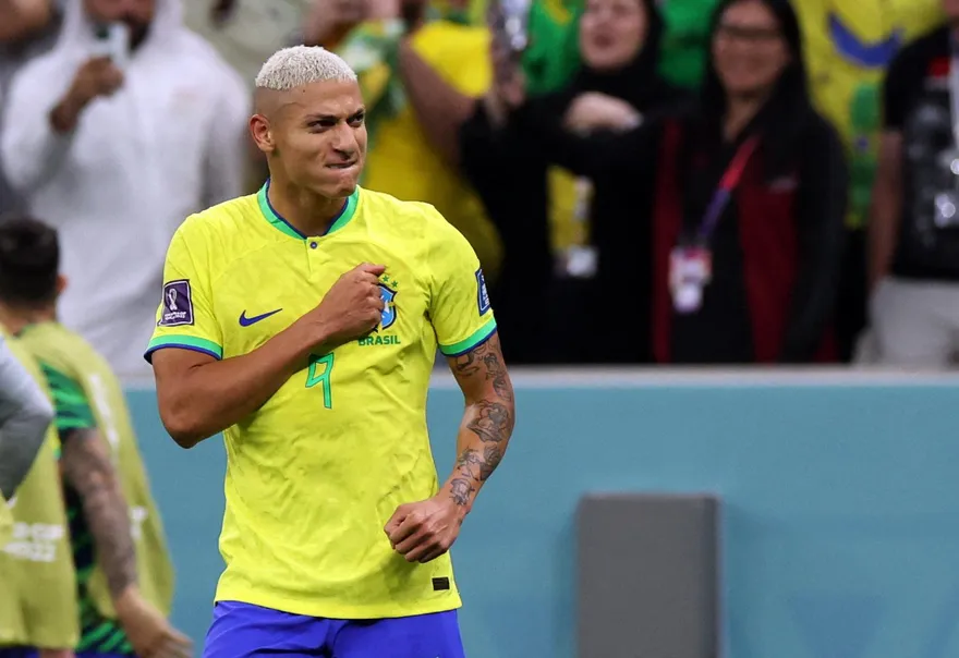 世足賽/巴西新R9誕生！14歲差點被槍殺　「比起被槍指著頭　踢球真的太輕鬆」