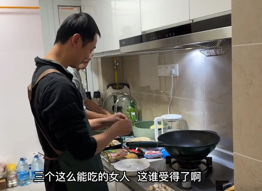 陪閨蜜到相親對象家吃飯　遇封控被迫上演「愛情公寓」