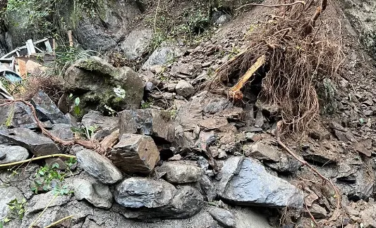 40歲男魂斷野溪！騎車上山遇崩塌　下秒遭土石活埋