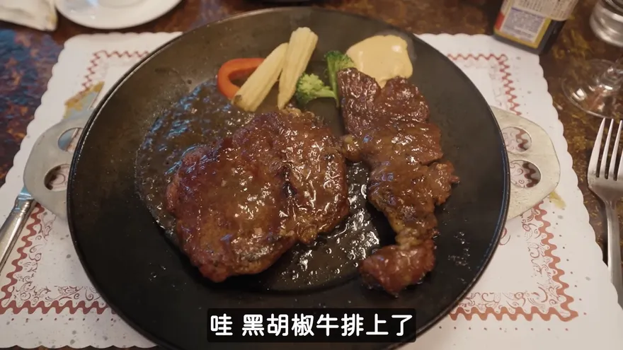 【影】 「台灣怪店」巡禮！　最古早牛排超好吃　動漫店故事有洋蔥