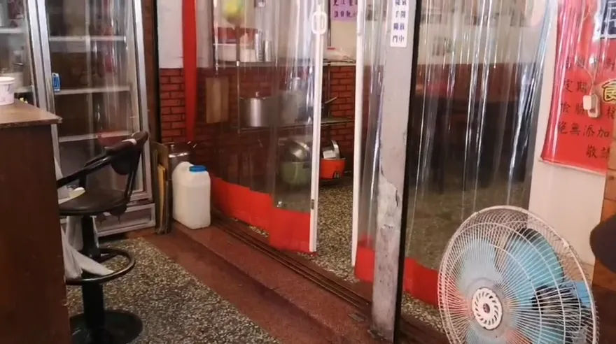 【影】財務糾紛！高雄男吃早餐被砍　警方鎖定兇嫌全力追緝