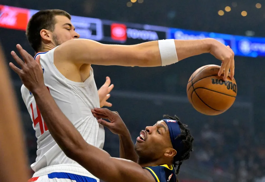 【影】歐肥後他最恐怖！ 祖巴克31分+29籃板虐爆溜馬