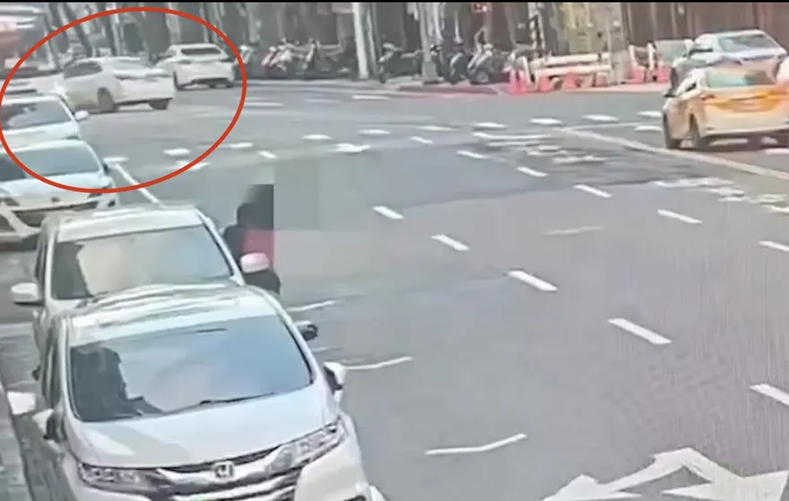 【影】北市男泥醉酒駕撞公車　警到場壓制上銬他失憶嗆「我有怎樣嗎？」