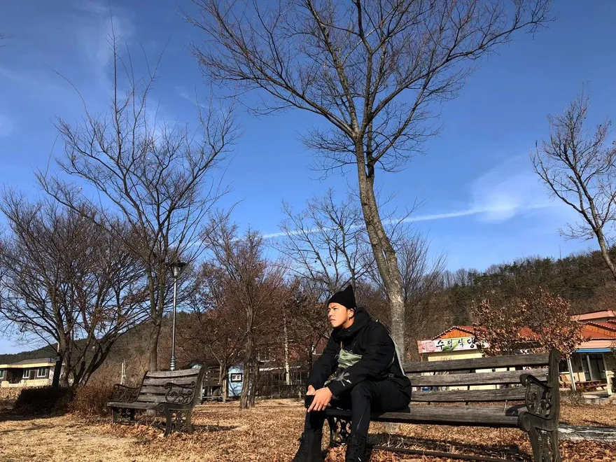 小鬼迎39歲冥誕…《玩很大》深夜整點「曬帥照送祝福」！感慨喊「愛永遠都在」8.4萬人淚讚