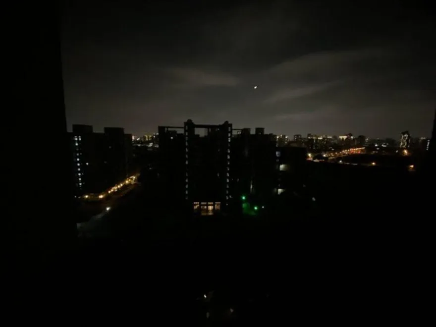 快訊/台中北屯突停電！東山路「黑壓壓一片」　網怒：用愛才能發電