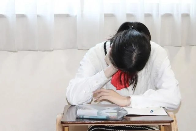 高三女生上課打瞌睡竟是罹「這怪病」　就連「站著也能睡」！