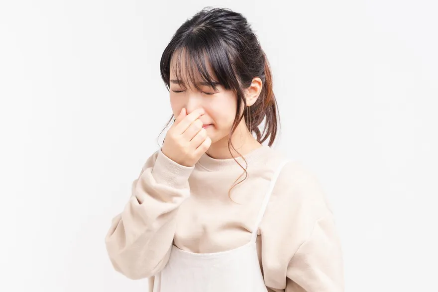 身體散發「鹹魚味」超嚇人！香水、止汗劑恐致癌？醫警這4種人別用